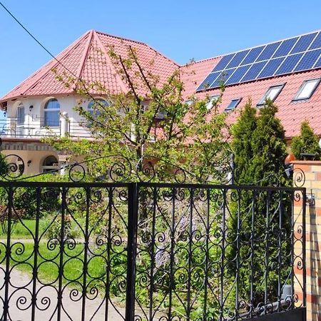 Village Garden Family Guest House Tiszakanyár Zewnętrze zdjęcie