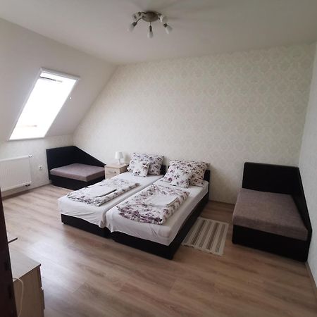 Village Garden Family Guest House Tiszakanyár Zewnętrze zdjęcie