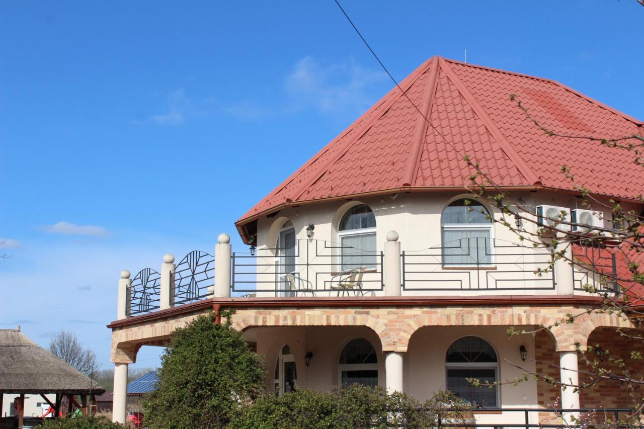 Village Garden Family Guest House Tiszakanyár Zewnętrze zdjęcie