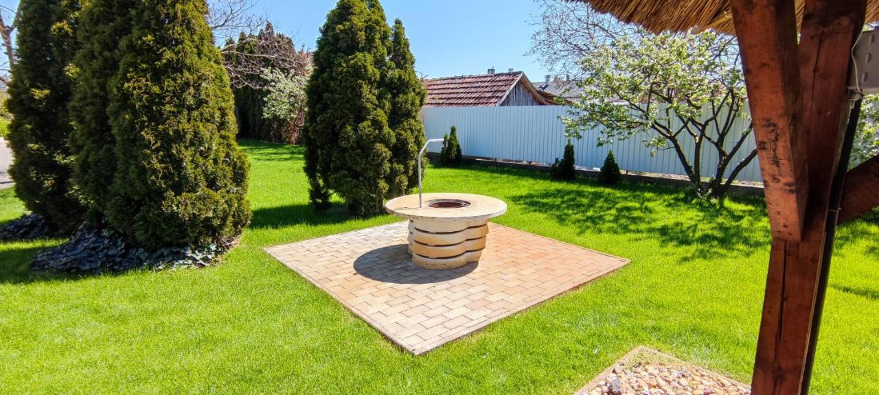 Village Garden Family Guest House Tiszakanyár Zewnętrze zdjęcie